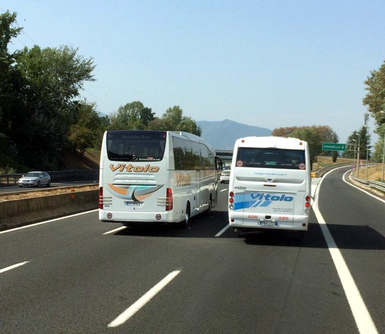 Bus in autostrada